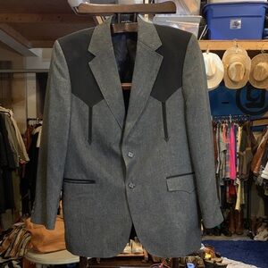 Men's Gray and Black Blazer